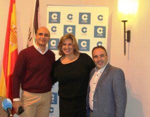 el-alcalde-y-director-general-con-la-periodista-cristina